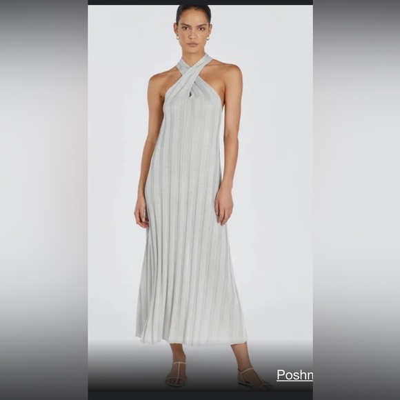 stretchy knit fabrication
Twist halter neckline
Three-button closure at neck - Picture 3 of 4